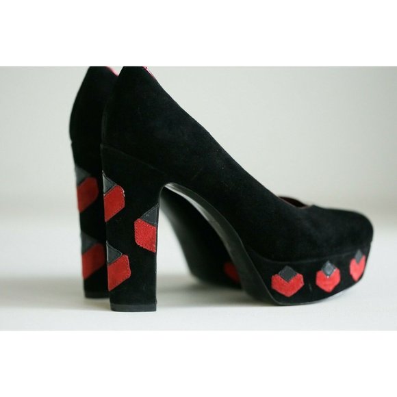 Marc Marc Jacobs Black Suede Geometric heart heels - Picture 1 of 11
